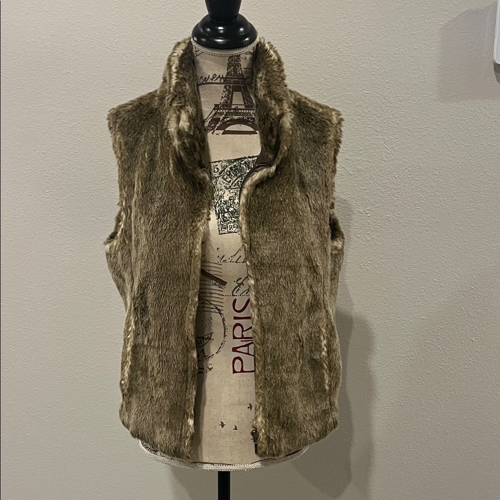 LOFT Faux Fur Vest in Taupe luxury